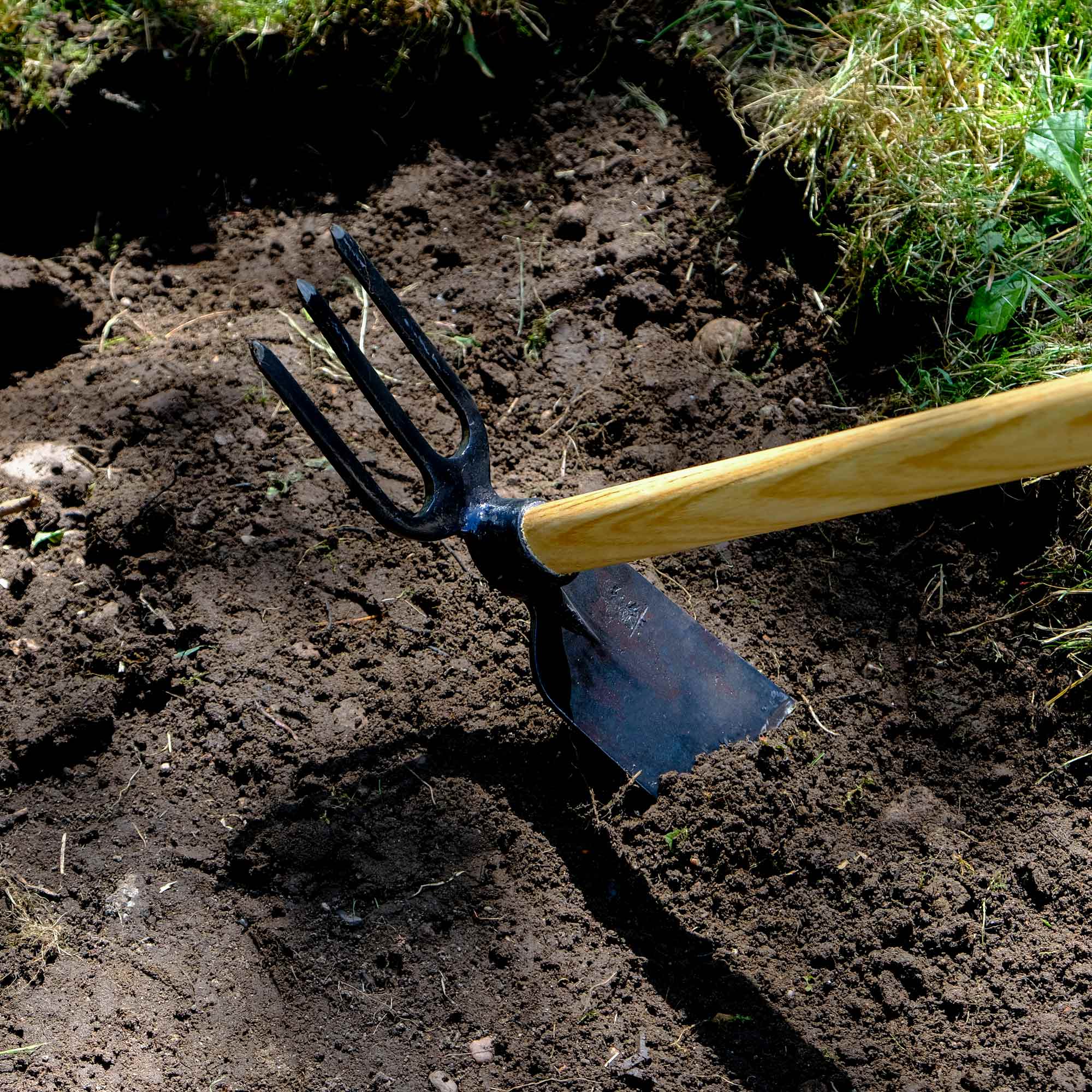 SHW Gartenhacke Gr. 1 3 Zinken schmales Blatt mit Eschenstiel 135 cm